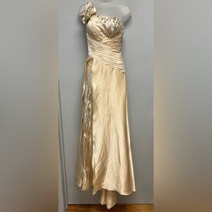 Tony Bowls One Shoulder Satin/ Sequined Gown & Hairpiece- Champagne Size 0
